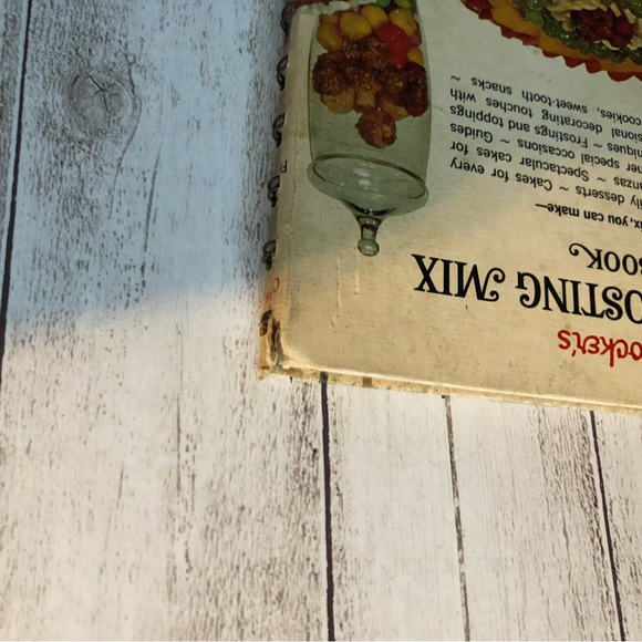 Vintage Mid Century 1966 1st Edition Betty Crocker Cake & Frosting Mix Cookbook - Picture 5 of 10